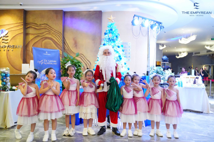 LIGHT UP THE SAPPHIRE WONDERLAND | CHRISTMAS 2025